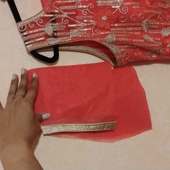 Indian gown with silky pants, drawstring waist, scarf and fabric for sleeves - Picture 6 of 7